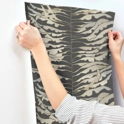 Formations Leaf Column Wallpaper - Black